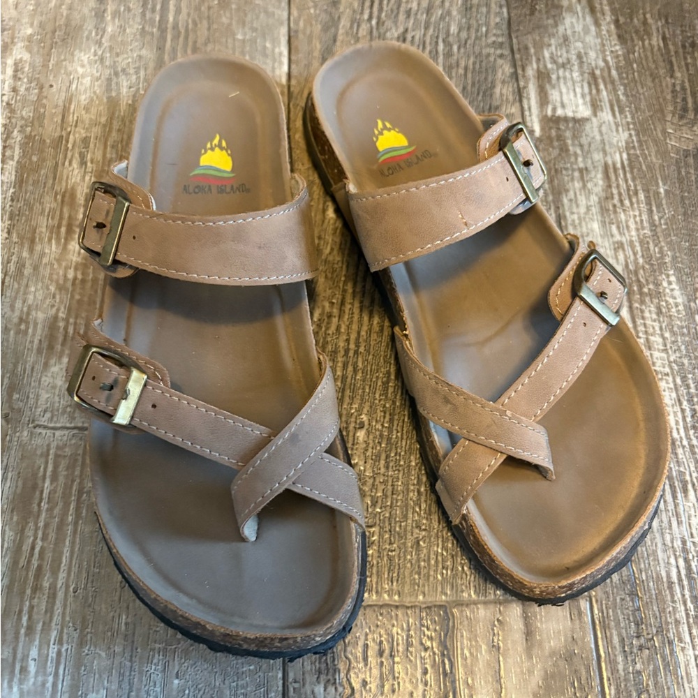 Aloha Island sandals size 7m beautiful camel color